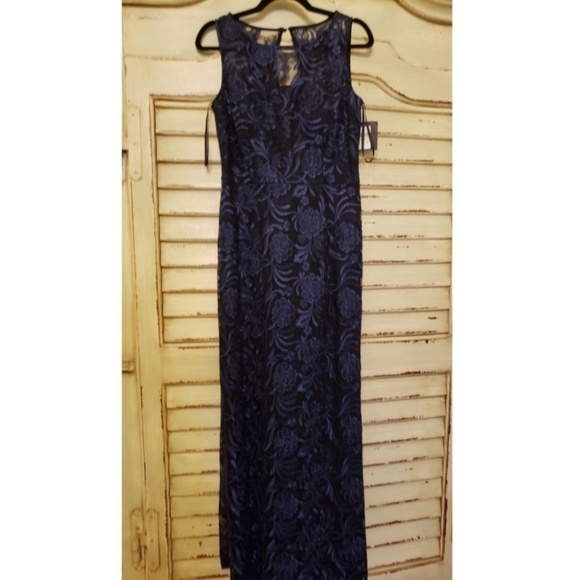 ELLEN TRACY ILUISON NECKLINE GOWN - Picture 5 of 8